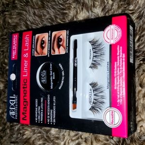 MAGNETIC EYELASHES
